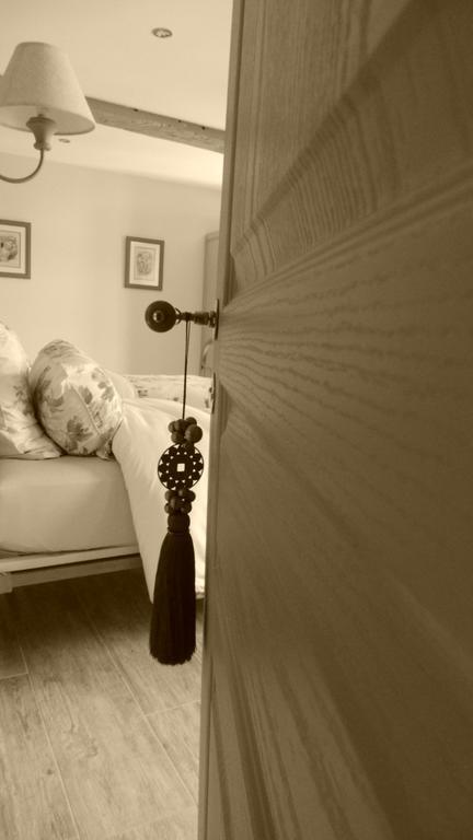 Bed and Breakfast Le Grand Cedre Lolme Zimmer foto